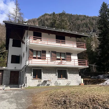 In A Champoluc In Val' D'ayas Apartment Frachey